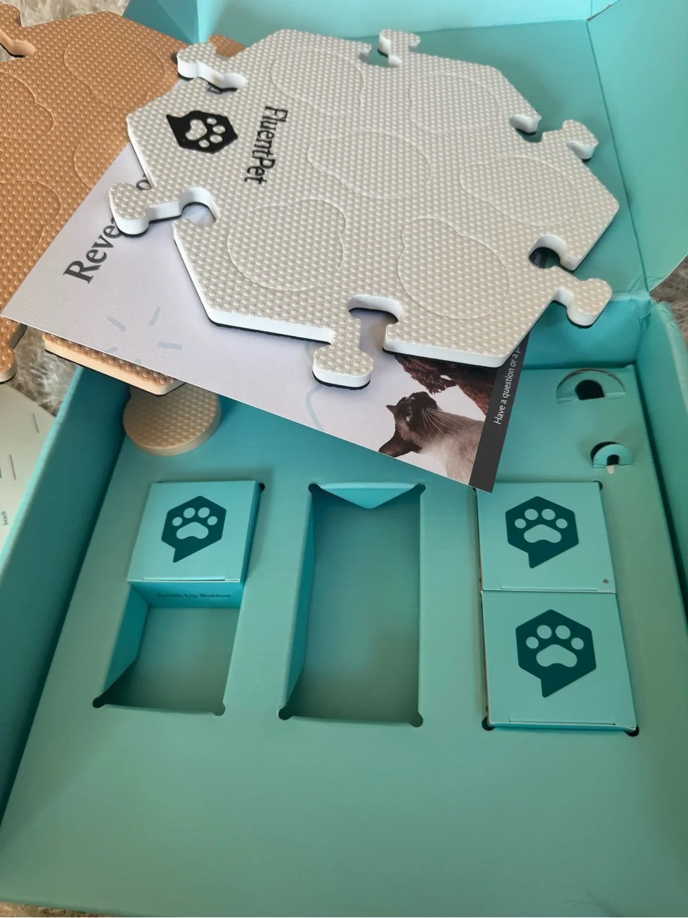 Fluentpet 3 NIB buttons plus two mats white and neutral